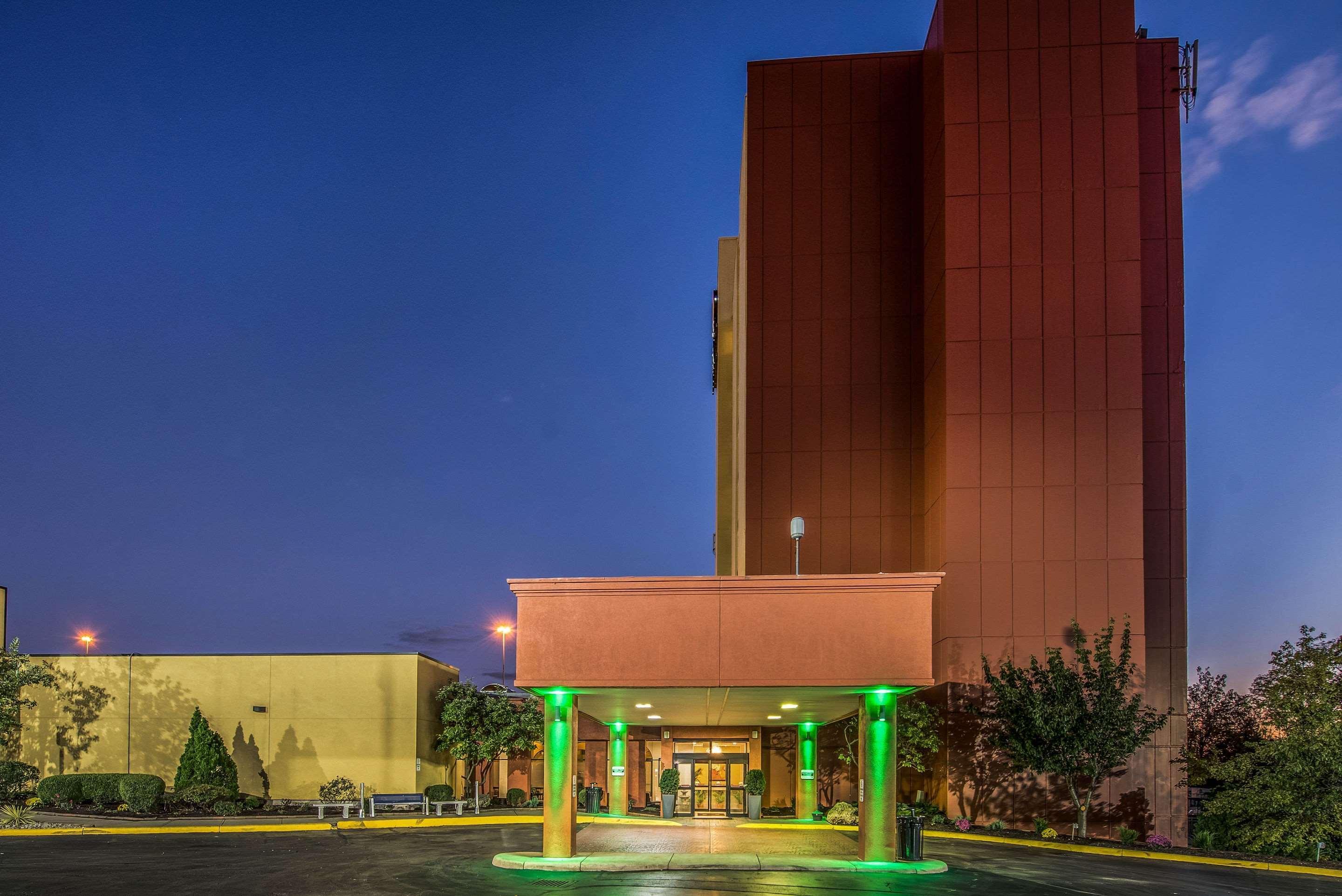 Clarion Hotel Cincinnati North Sharonville Exterior foto